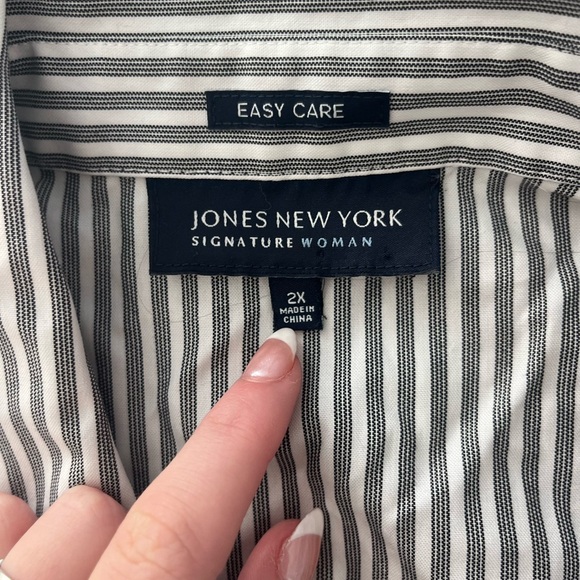 Button Down shirt - Picture 2 of 2